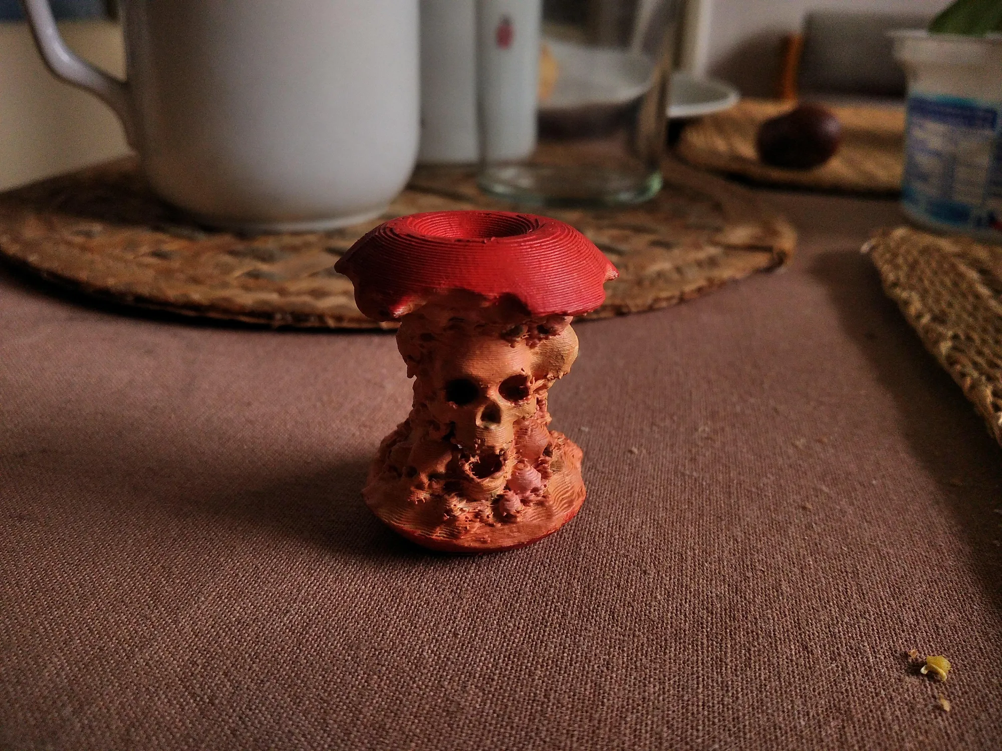 Ohryzek poskládaný z lebek, 3D výtisk, barvený